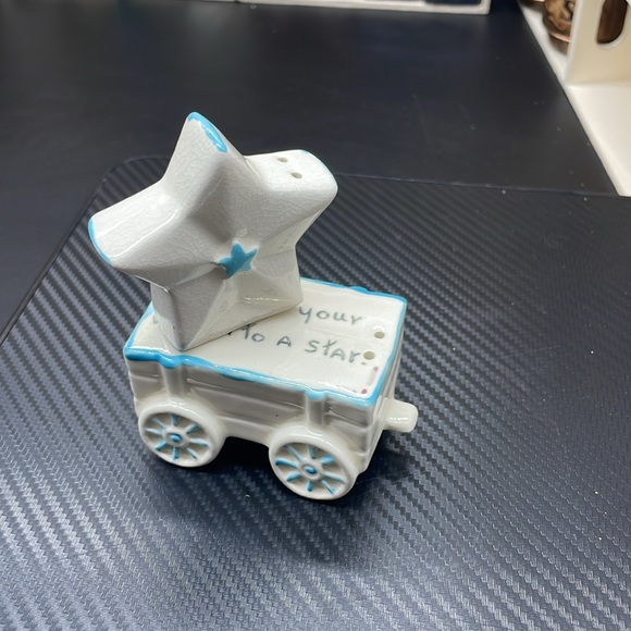 Vintage wagon and star Salt And Pepper Shakers - Picture 4 of 11